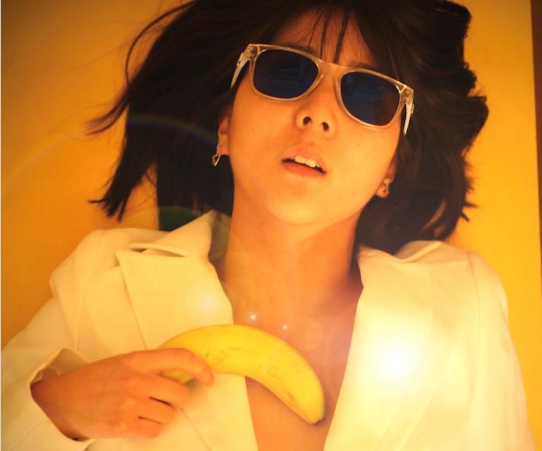 _neu_yellow-banana_c_olivia-hyunsin-kim_hp